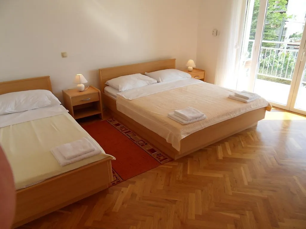 Apartments Petricevic Selce 0*,