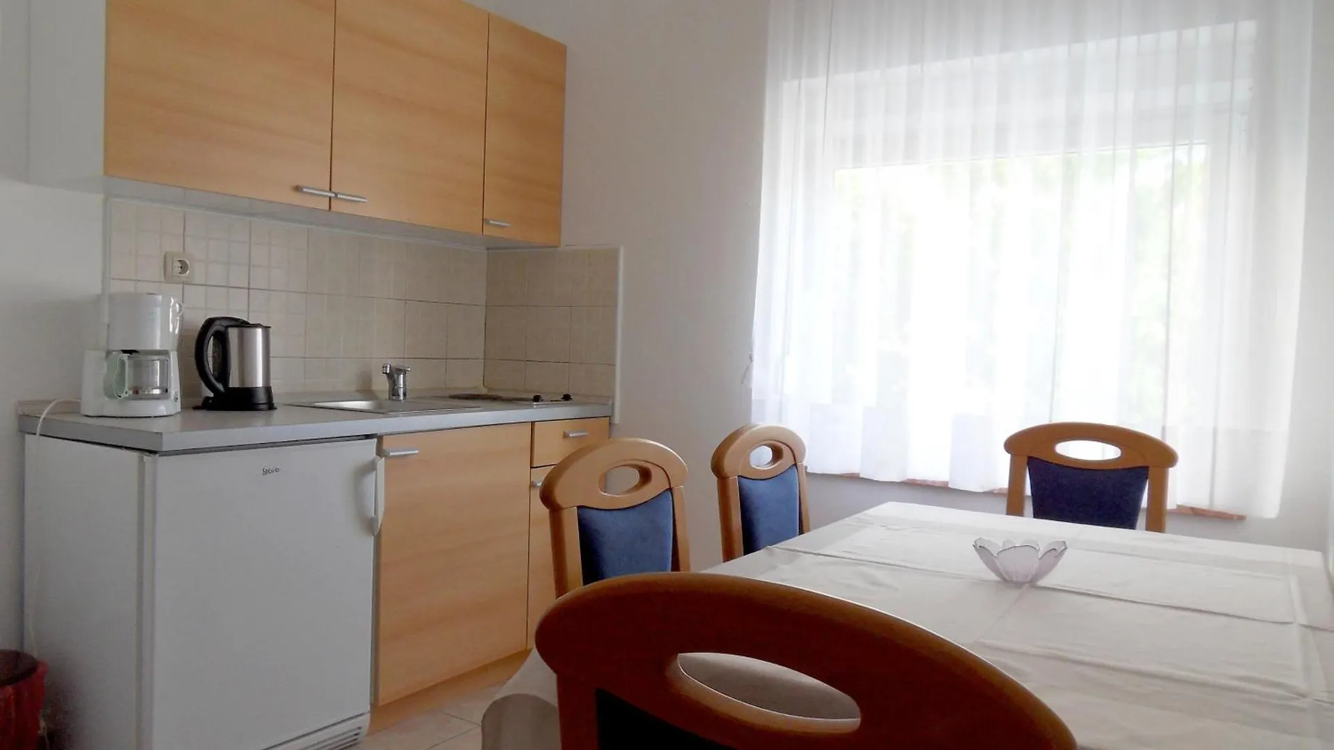Apartments Petricevic セルツェ 0*,