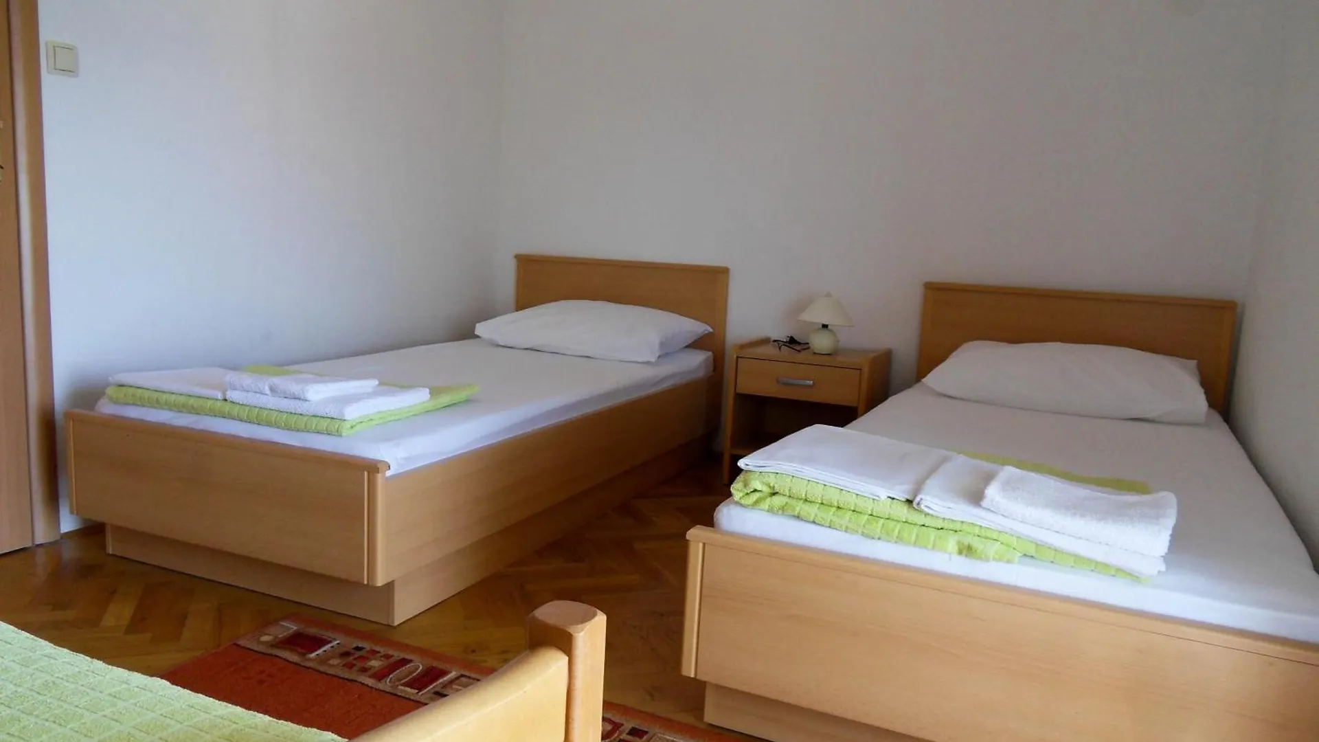 Apartments Petricevic セルツェ