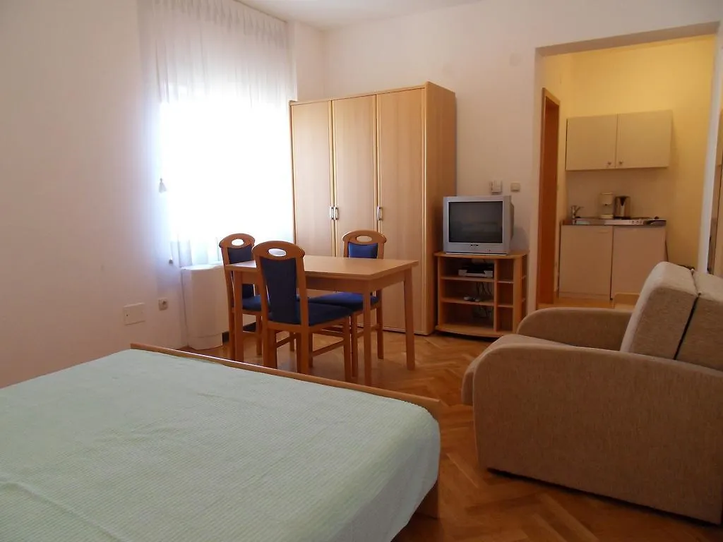 Apartments Petricevic セルツェ 0*,  クロアチア